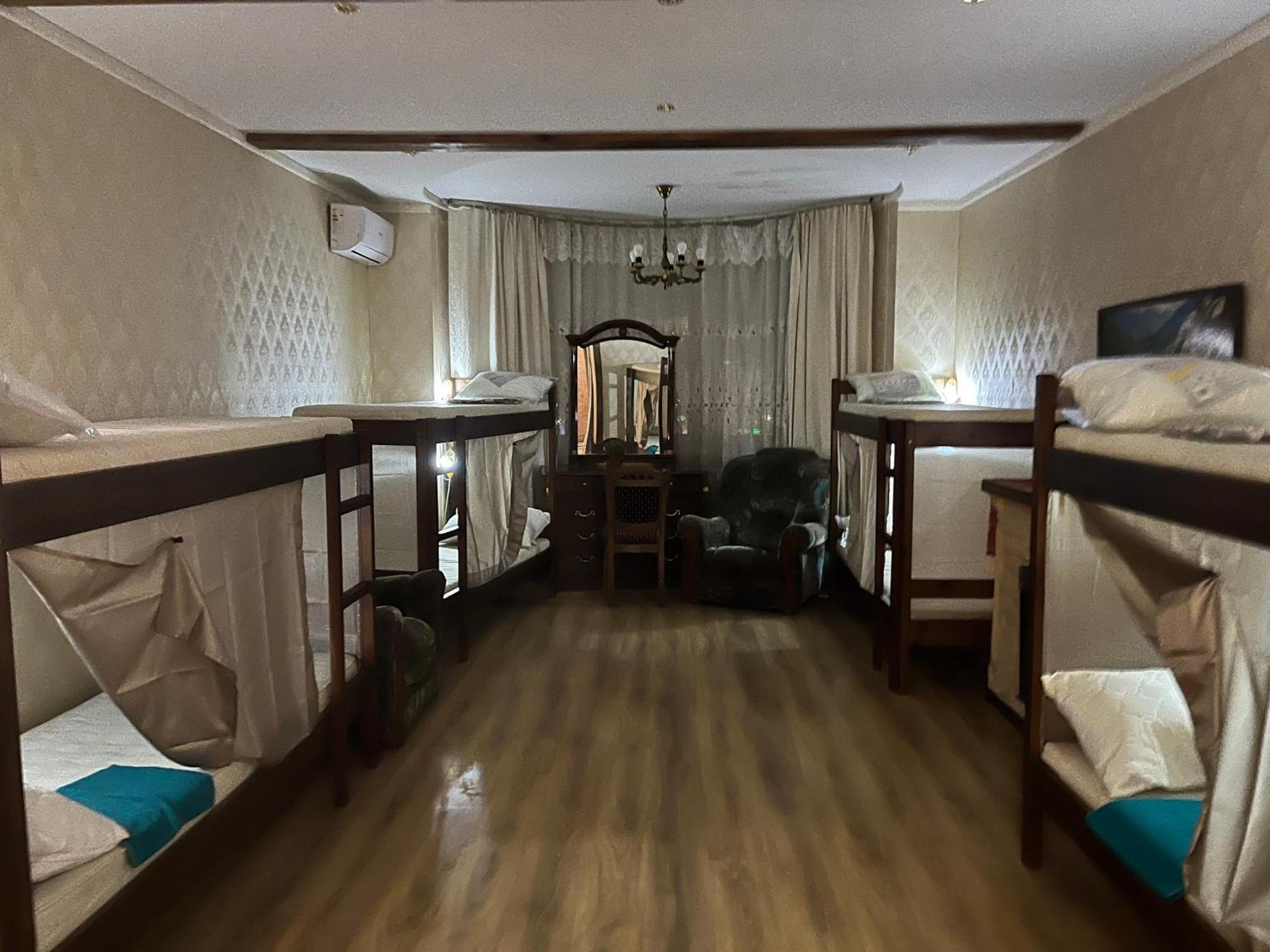 Ararat-Osokorki Hostel Kijev Kültér fotó